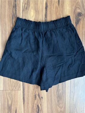 H&M Black Women's Elastic-Waist Shorts Skort